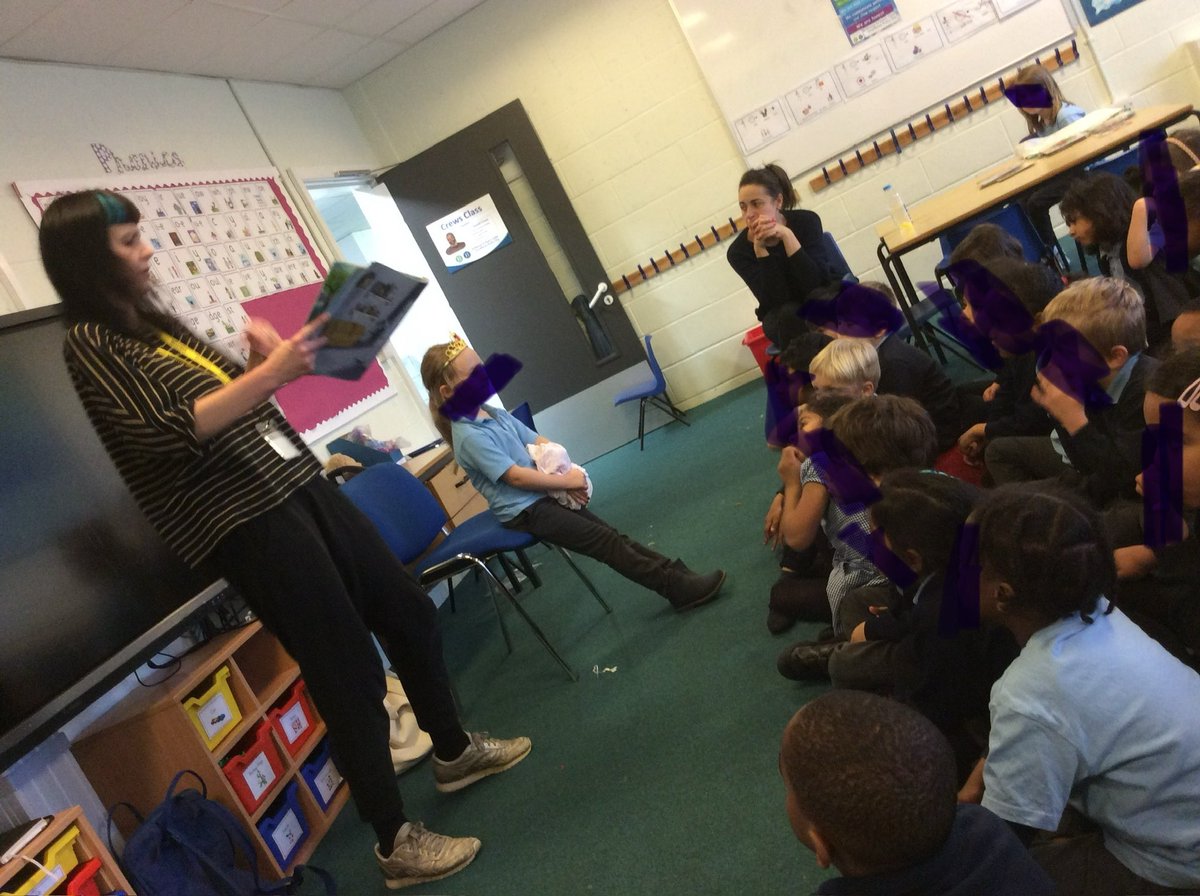 Hillyfield_E17's tweet image. Thank you for bringing story telling to life Lottie! We throughly enjoyed this week’s story which included a giant, a witch, a prince, a dragon and a princesses looking for her blanket! #Year1hill @MagicBoxE17