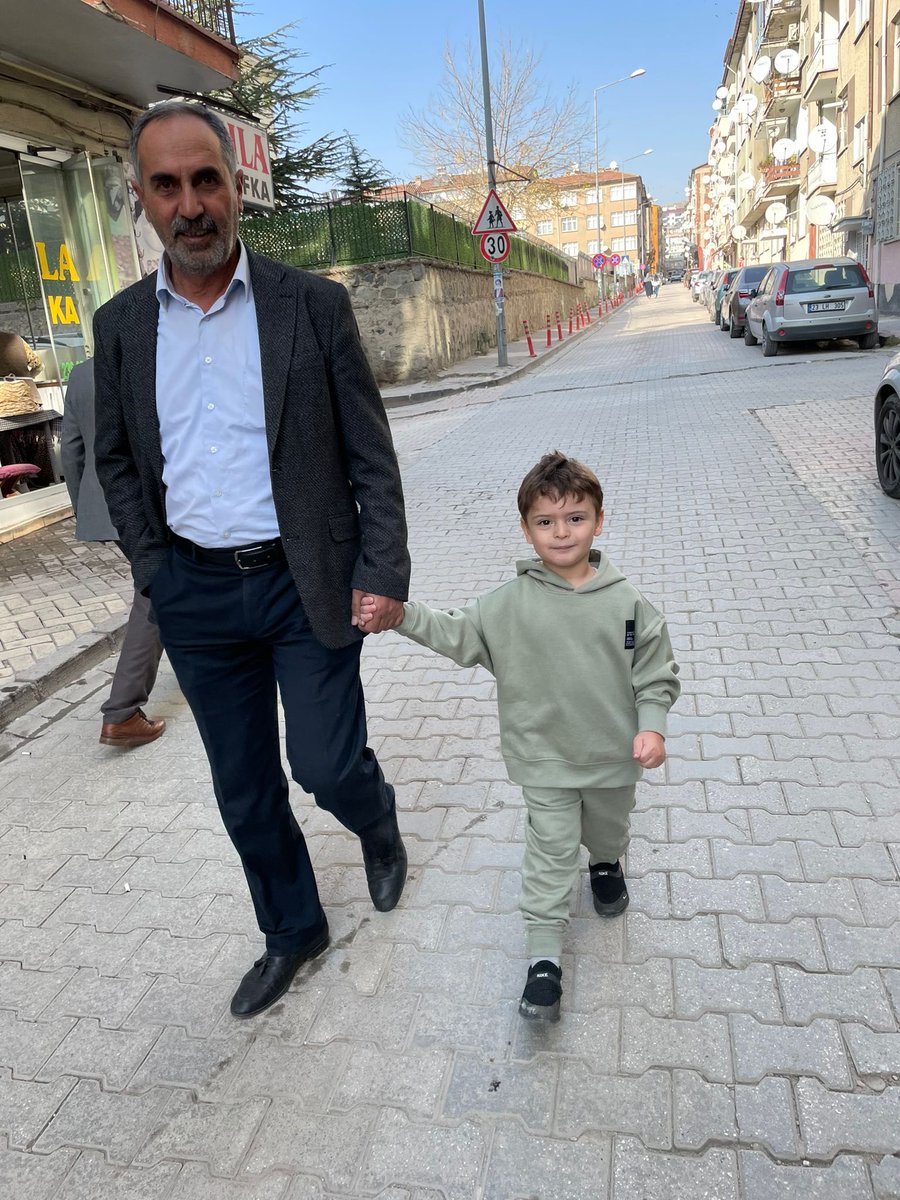 samiselen3's tweet photo. Ahlas bey ile kısa bir gezelim. https://t.co/Hsk6vzFGOf