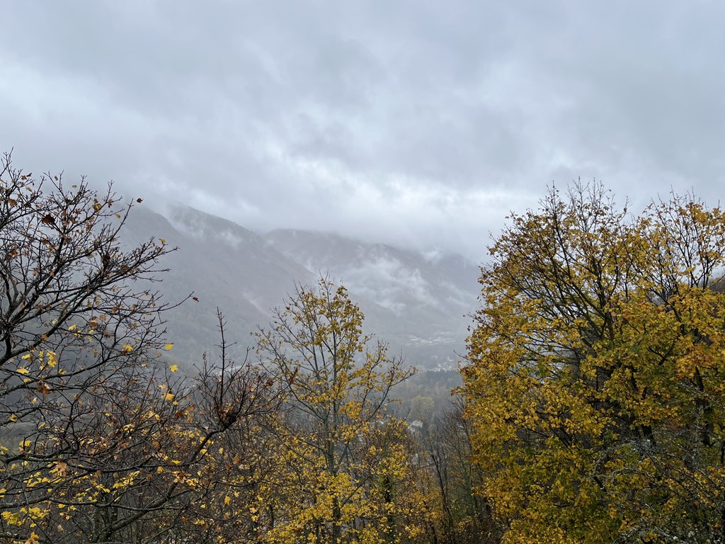 JCoromandel's tweet photo. Ciel gris.
Toute la vallée s’est couverte d’écharpes de brumes…
#automne
Ça va plaire à @Clem_Bukowski 😉😘 https://t.co/Iy93cN3QOz