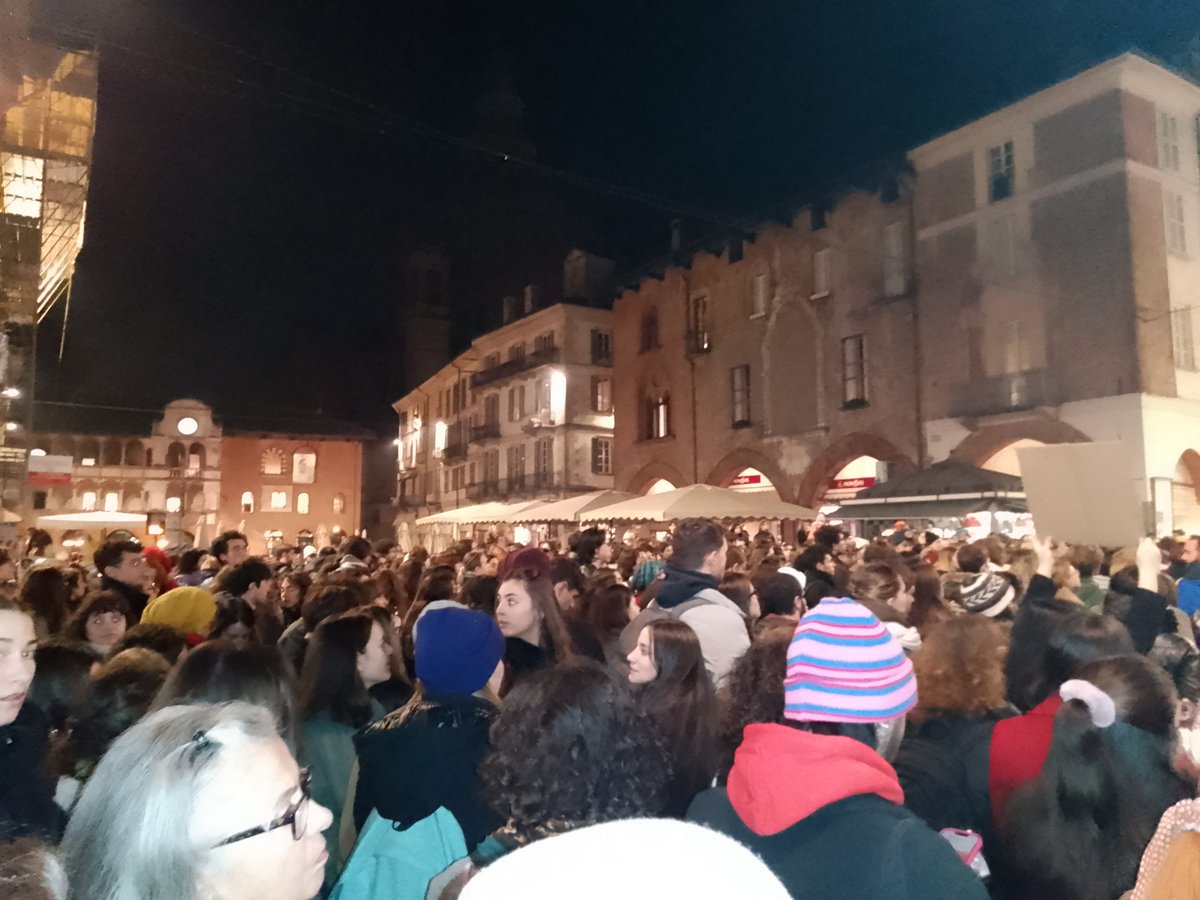 Pavia ora. In piazza per Giulia, per tutte le altre che non hanno più voce e per chi vive ogni giorno in una gabbia dorata e vorrebbe tornare a respirare. #GIULIACECCHETTIN #21novembre #patriarcato