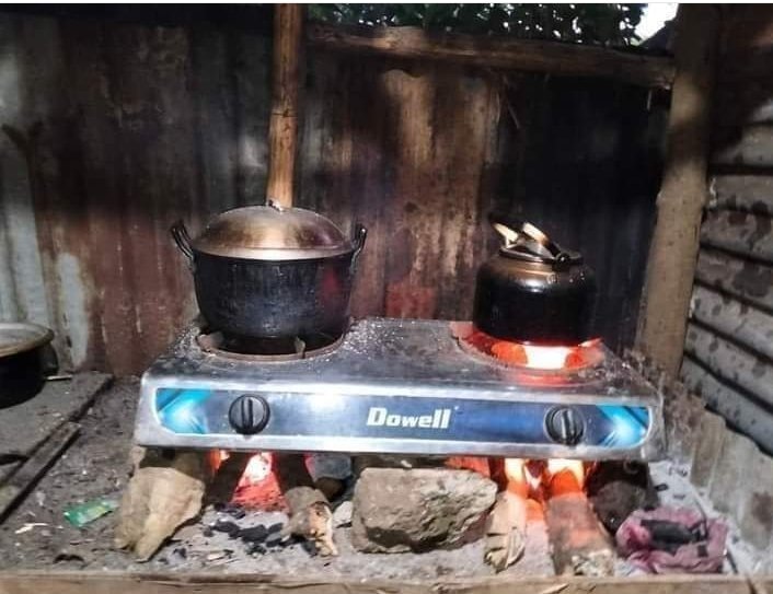 Babaabule1's tweet photo. Gbogbo nǹkan ló ti yí padà. 🙄

Ìmọ̀ ìgbàlódé gan-an ti wọnú ìsọwọ́ dáná wa lábúlé 😒😏

Ìwọ sáà máa wò ní tìẹ! 🙄 😐 https://t.co/Aw4FXgn491