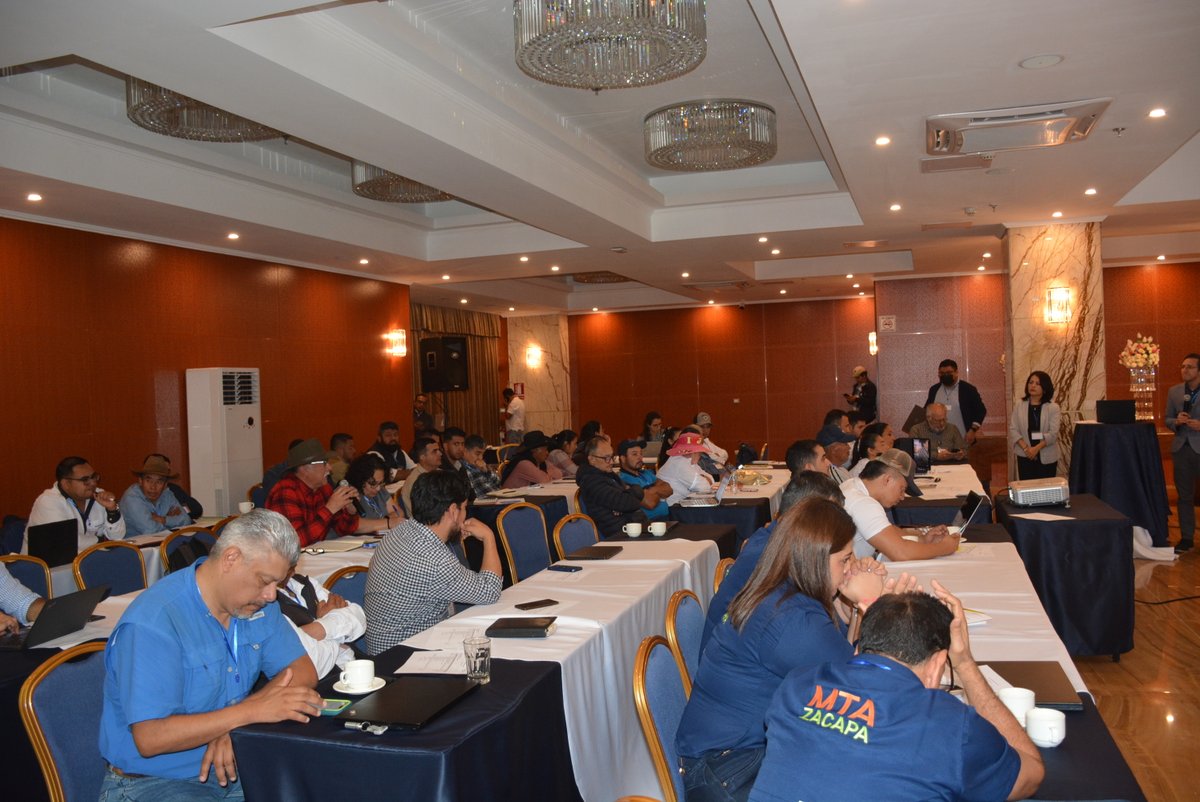 cgiarclimate_LA's tweet photo. #HubMeeting2023
Alberto Iturria #WP5 nos actualiza sobre estudios y resultados realizados en Guatemala con el enfoque de políticas, y cómo han contribuido a interpretar contextos de migración, cambio climático y seguridad alimentaria. 🌾🇬🇹
#AgriLACInitiative https://t.co/zUxsfuwDle