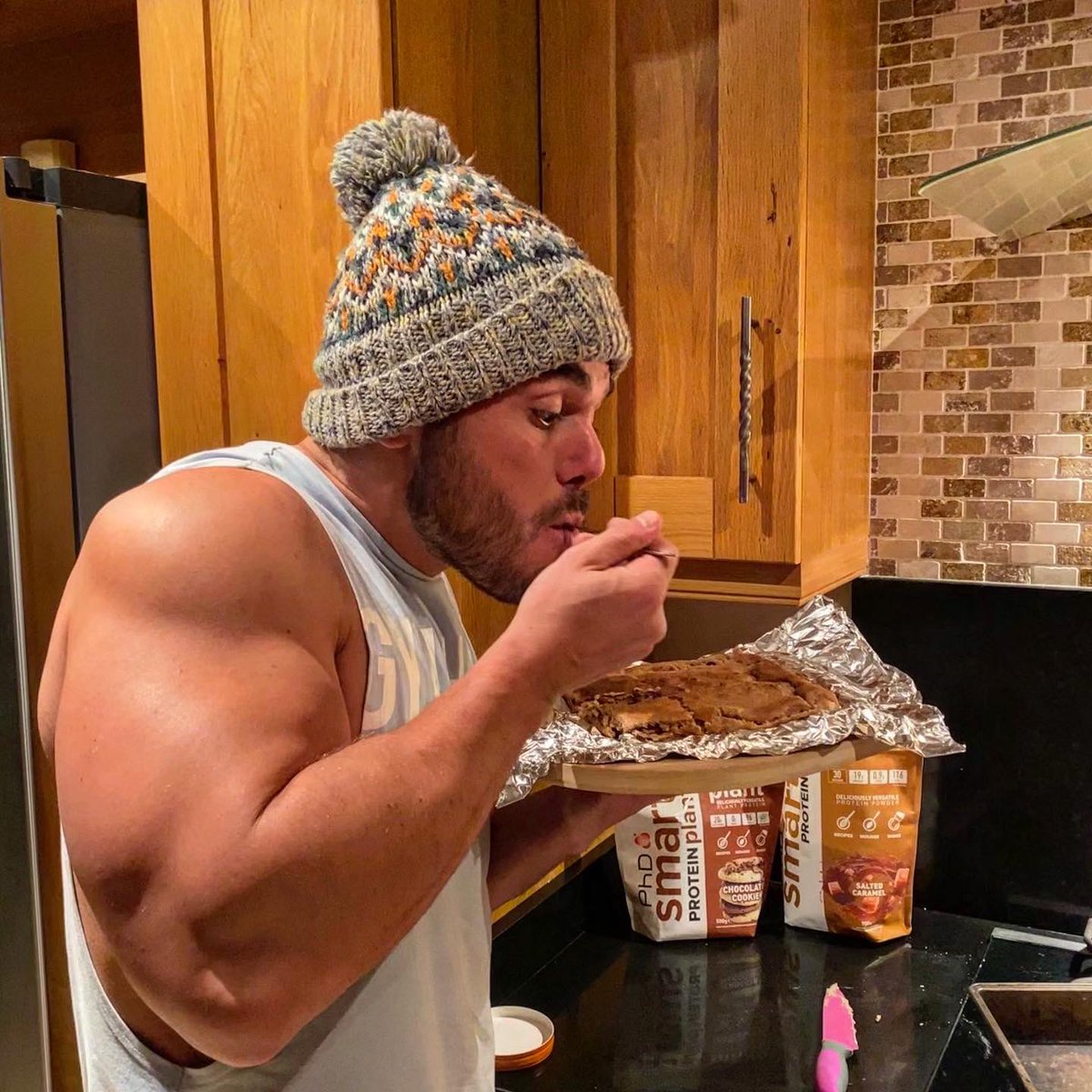 RossEdgley's tweet photo. Edible, nutritional GAINZ for EVERYONE on EVERYTHING @PhDNutritionUK as we launch our BLACK FRIDAY SALE 🔱 Up to 40% off protein, pre-workouts, greens and THE best protein bars on planet earth 🌍 #Fact #BornFromScience See more here: https://t.co/XXRkJY4D5J #Ad #Spon https://t.co/Rx7Obov9D5