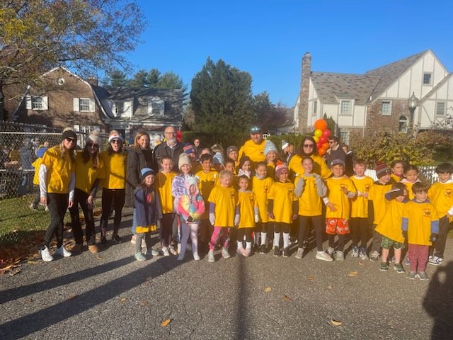 VillageRVC's tweet photo. Mayor Francis X. Murray and Trustee Katie Conlon trotted their way over to the Francis F. Wilson Elementary School 3rd Annual Turkey Trot Sunday morning.  #AroundRVC https://t.co/sx1KvOoe8K