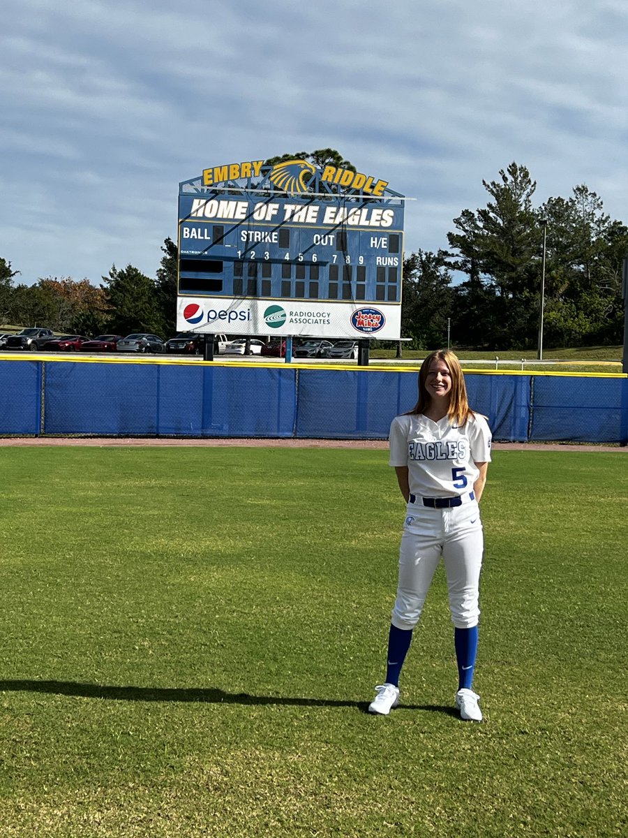 KendallWilkie8's tweet photo. COMMITTED 💙🦅💛 @ERAUSoftball @coachkelsid @StephanieCeo @MSBMBGOLDKIMZEY @TKNIGHT11 @AtownSoftball @MrsWilk2 @barnes_pro https://t.co/FIr3njYPFY