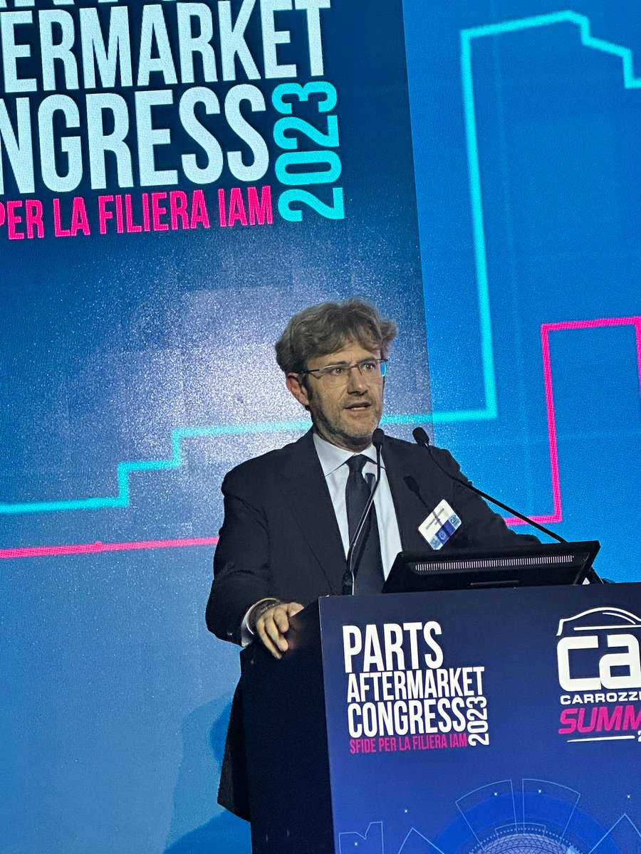 ANFIA_it's tweet photo. 🔛 Il Direttore Generale #ANFIA @gianmarcogiorda al #PartsAftermarketCongress2023 di #RivistaParts ha raccontato gli orizzonti della transizione #green e #digitale dell'#Automotive europeo.
👉Focus su #Euro7, #Cina e accordo #ANFIA-@mimit_gov sulla #componentistica
#ANFIASocial https://t.co/9VOnfM1aYO