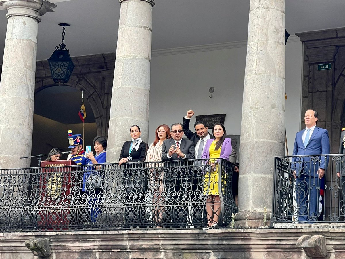🇪🇨 Durante la jornada en la capital, <a href="/EduardoPunin/">Eduardo Punín Burneo</a>, gobernador de #Loja, junto a sus homólogos de todo el territorio nacional, acompaña al Presidente Constitucional en el acto simbólico del último relevo de guardia del Gobierno de <a href="/LassoGuillermo/">Guillermo Lasso</a>.