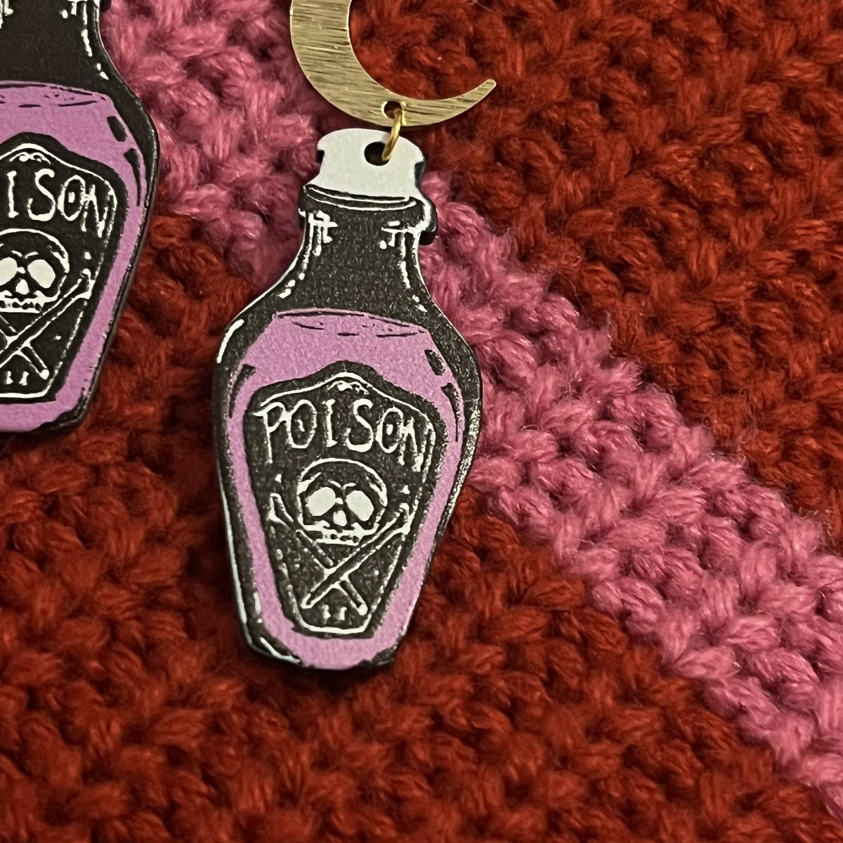 🩷☠️• give me all your poison/give me all your pills •☠️🩷

do you ever just use your own jumper as a background because you’re too comfy to move to find a different one? because i do 😅

these are one of a kind but i have some very similar pieces coming soon 👀