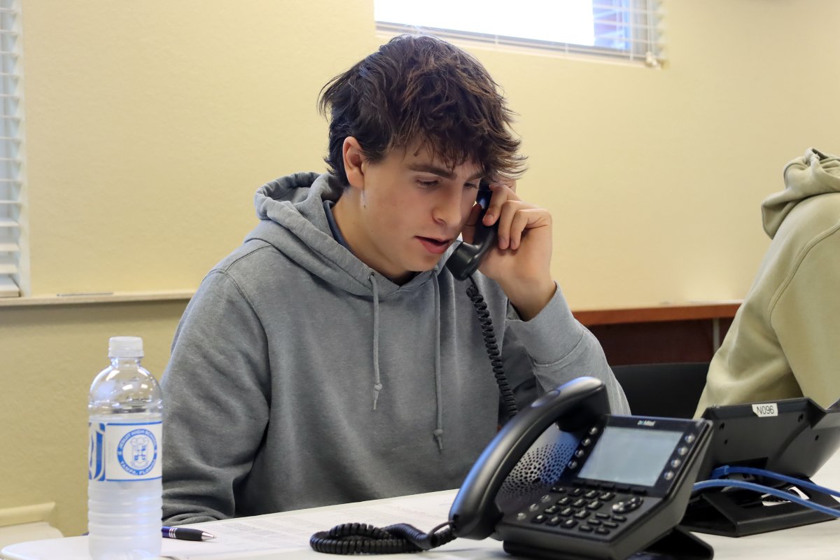 JesuitTampaFL's tweet photo. Monday and today, during their lunch periods, Jesuit students have been making phone calls to donors who've contributed to Jesuit to say thank you. 

#AMDG #ThanksForGiving https://t.co/daKpkcFgFU