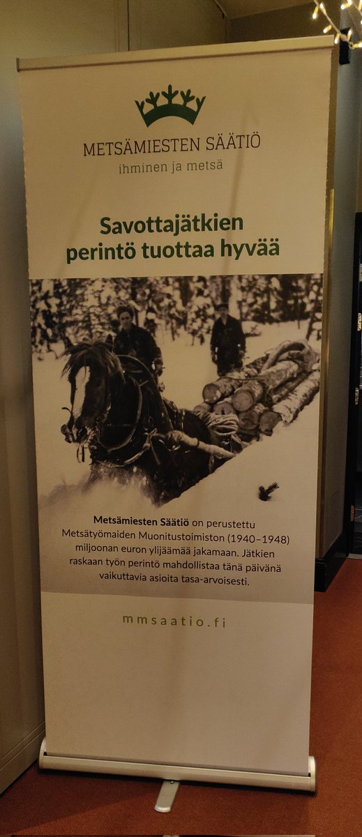 Ehdin ottaa <a href="/mmsaatio/">Metsämiesten Säätiö</a> 75v-juhlassa vain tämän yhden kuvan. Senkin edestä sain kuitenkin nauttia mielenkiintoisista keskusteluista ja puheenvuoroista. Tänään kynä on sauhunnut ja aivot surranneet. Taas kerran sain ihmetellä: kiitos, että saan tehdä tätä. #ihminenjametsa