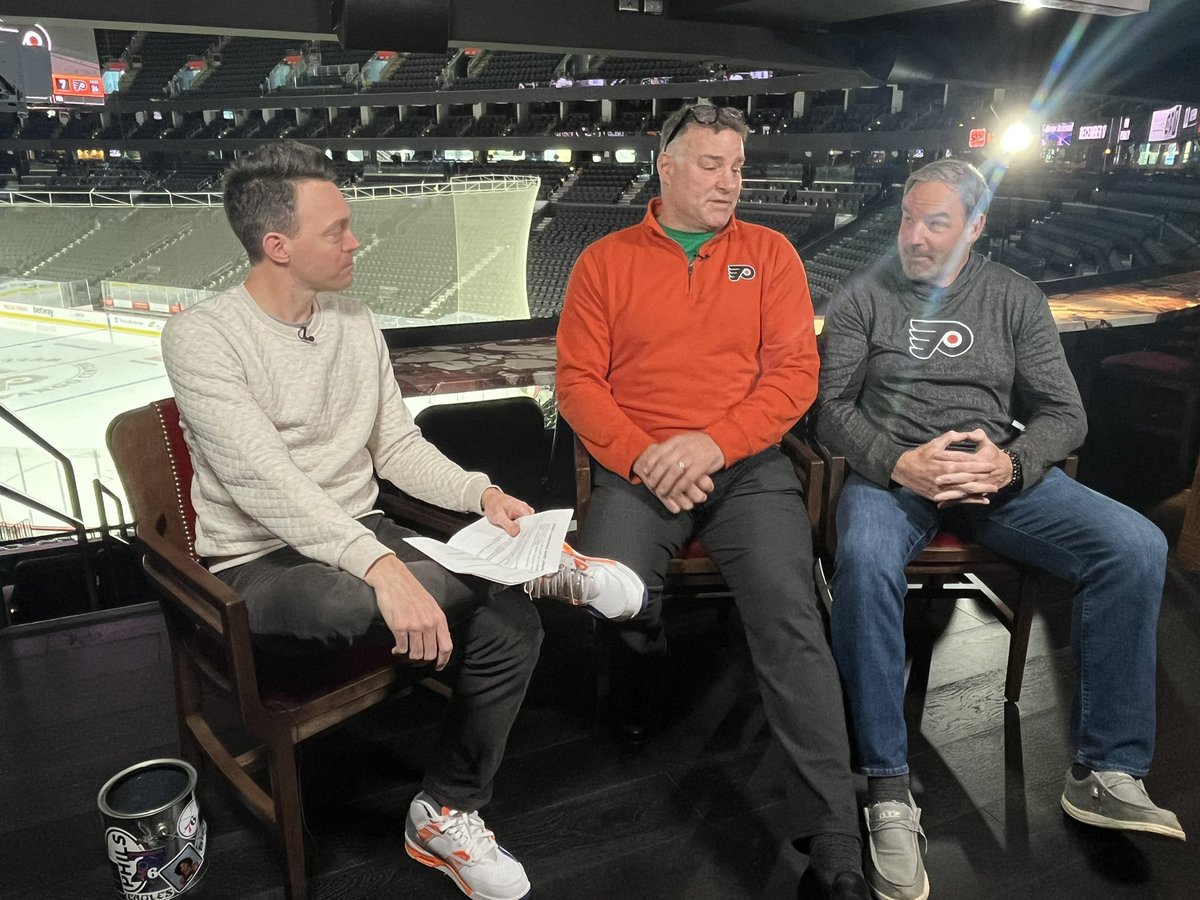 BUCKET LIST ITEM. When I was about 10 years old, every kid who wanted to play hockey wanted to play like Eric Lindros. Every kid idolized him and the Legion of Doom was the coolest. Got to sit down with Eric Lindros and John LeClair for a GALLEN OF QUESTIONS. COMING SOON.