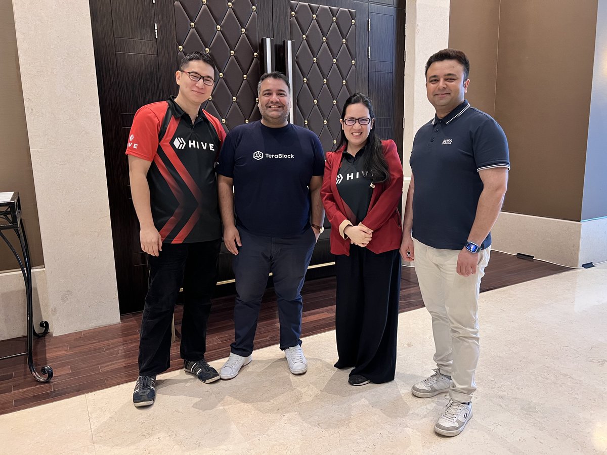 Hive's @hiro_hive and his wife at the #WorldTokenSummit meeting up with @MyTeraBlock founders in Dubai 🇦🇪