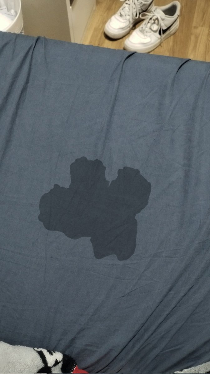 okay so i spilled water on my bed, tell me I'm not crazy and you can see it too