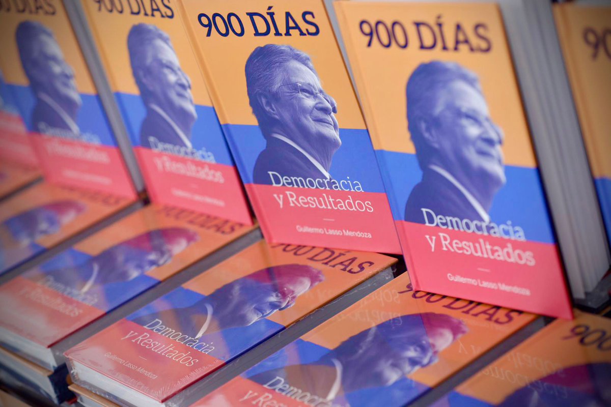 LassoGuillermo's tweet photo. Ecuatorianos, 

Estos #900DíasJuntos han sido la mayor oportunidad de mi vida para estar al servicio de una sociedad que merece condiciones de vida dignas. 

Con alegría y orgullo sostengo que servir a mi país ha sido un honor y un privilegio. Nosotros no hemos dejado de trabajar un solo día por el Ecuador bajo el inclaudicable propósito de alcanzar un país más justo y equitativo, en el que las familias ecuatorianas puedan vivir en condiciones de dignidad, con empleo, educación, salud y tranquilidad. 

Todo nuestro trabajo está plasmado en el libro que presentamos hoy. Esta obra es nuestra expresión honesta y sentida de cómo hemos llevado el Gobierno y como hemos vivido estos 900 días. Es también una versión válida de la historia contada desde esta orilla, desde Carondelet.

En este enlace podrán descargar el libro completo ➡️  https://t.co/k4j0kvjoer

#DemocraciaYResultados
