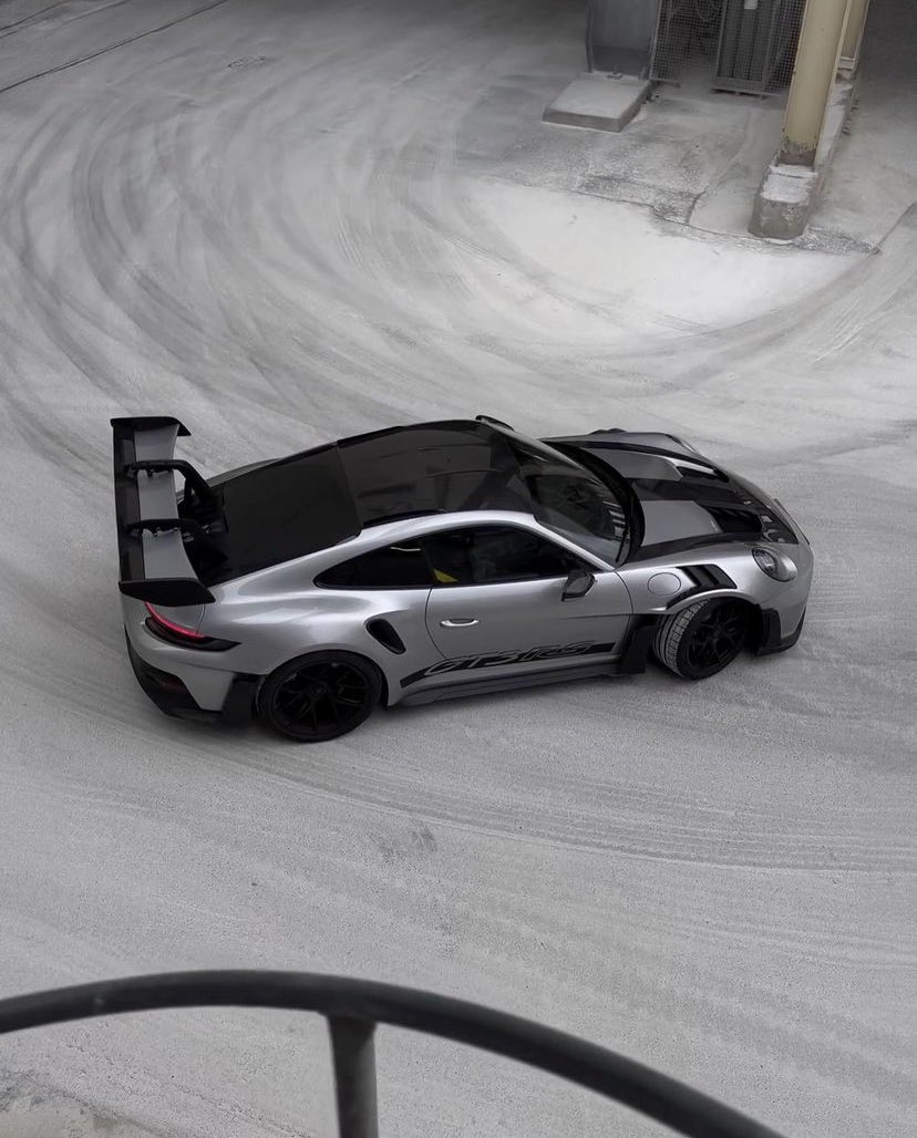Jordan92338366's tweet photo. 993 GT3RS Weissach Pack🩶🥷 https://t.co/Zb4V835WXF