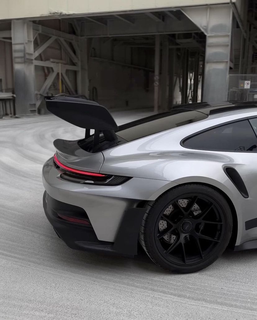 Jordan92338366's tweet photo. 993 GT3RS Weissach Pack🩶🥷 https://t.co/Zb4V835WXF