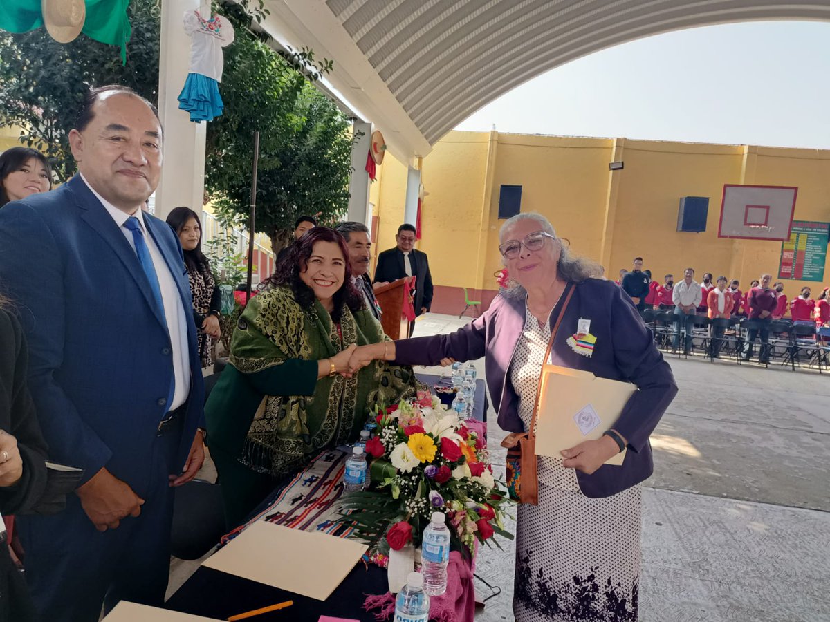 SrebTexcoco's tweet photo. Asistencia de la Profra. Elvira Marín Sanchez al aniversario número XXXIV, de la fundación de la Esc. Sec. Nezahualpilli, de la zona escolar #S151 perteneciente al municipio de #Texcoco. https://t.co/s2PPwmo0Z4