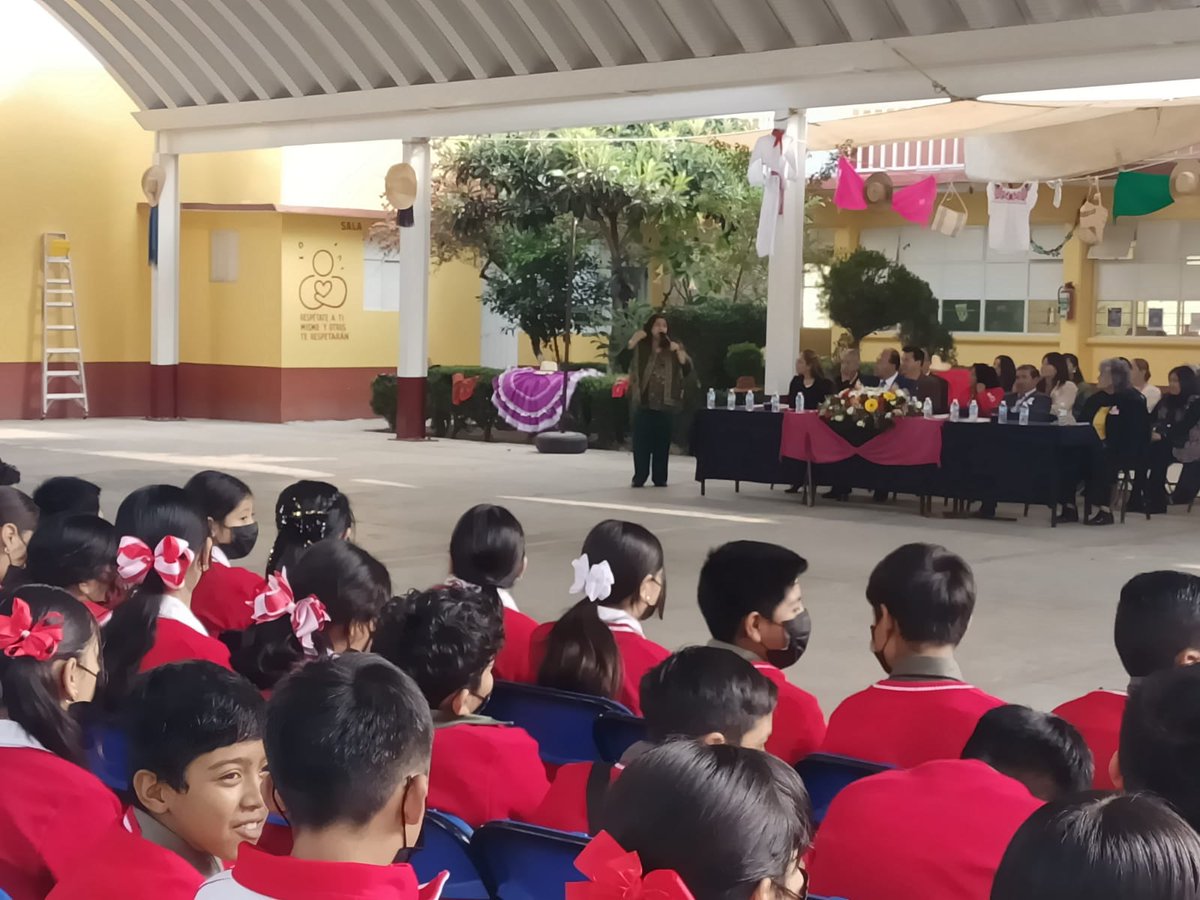 SrebTexcoco's tweet photo. Asistencia de la Profra. Elvira Marín Sanchez al aniversario número XXXIV, de la fundación de la Esc. Sec. Nezahualpilli, de la zona escolar #S151 perteneciente al municipio de #Texcoco. https://t.co/s2PPwmo0Z4
