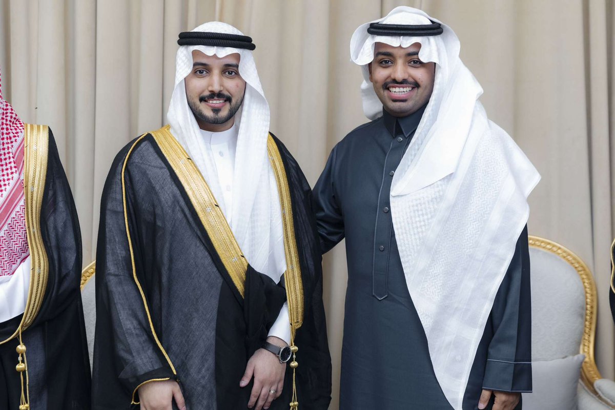 wahobi81's tweet photo. مبارك ياعريس @Khalid_brahim7 🖤

ربي بارك لهما وعليهما واجمع بينهم بخير https://t.co/PlxlByCYB9