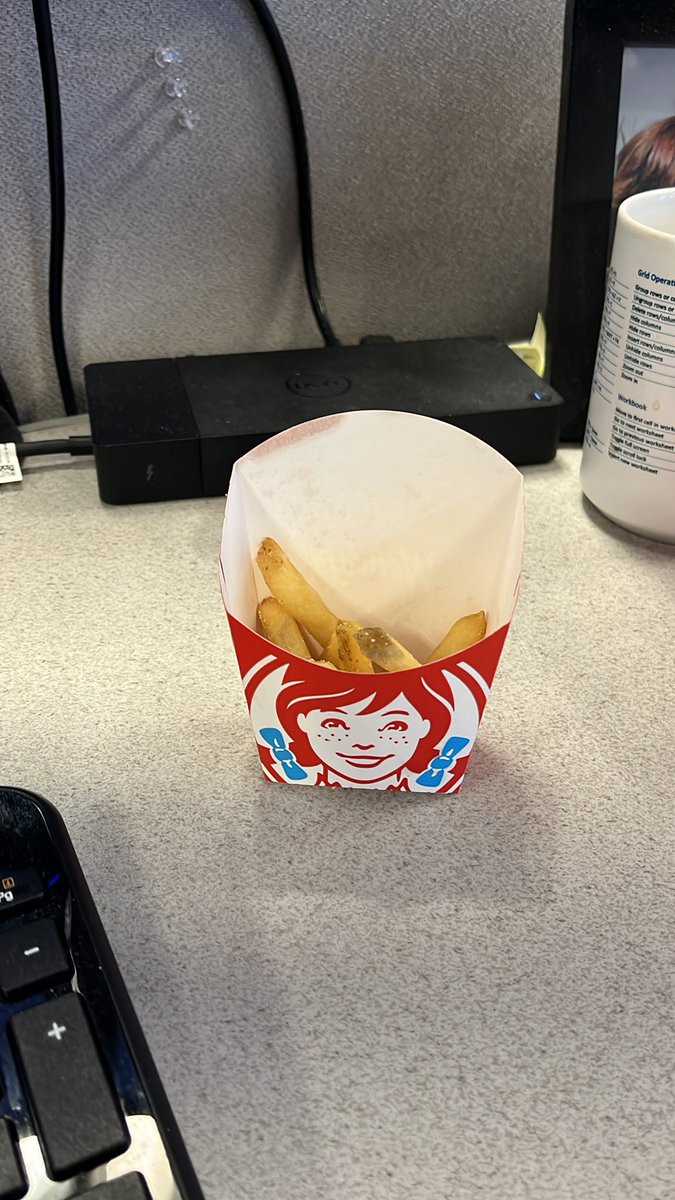primenumber2's tweet photo. @tacobell may take the volcano burrito away from me but they'd never do this. @Wendys what is you doing? https://t.co/c8ngehg0iH