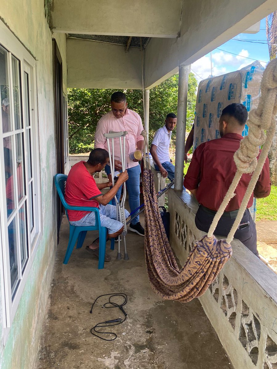 GobDePanama's tweet photo. Como seguimiento al #PlanColmena @MIDESPma de Chepo, atendió a las comunidades de Las Margaritas y Cañitas, e hizo entrega de colchones, sillas de ruedas, kits de aseo y leche en polvo, a adultos con movilidad reducida, discapacidad parcial, vulnerabilidad y en riesgo social. https://t.co/Yc5Jeyn92D