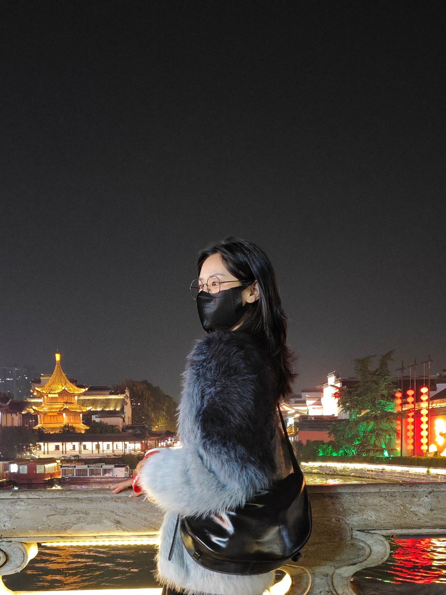 QueenaZhao_'s tweet photo. 深夜出现 https://t.co/ThNWH82xc8