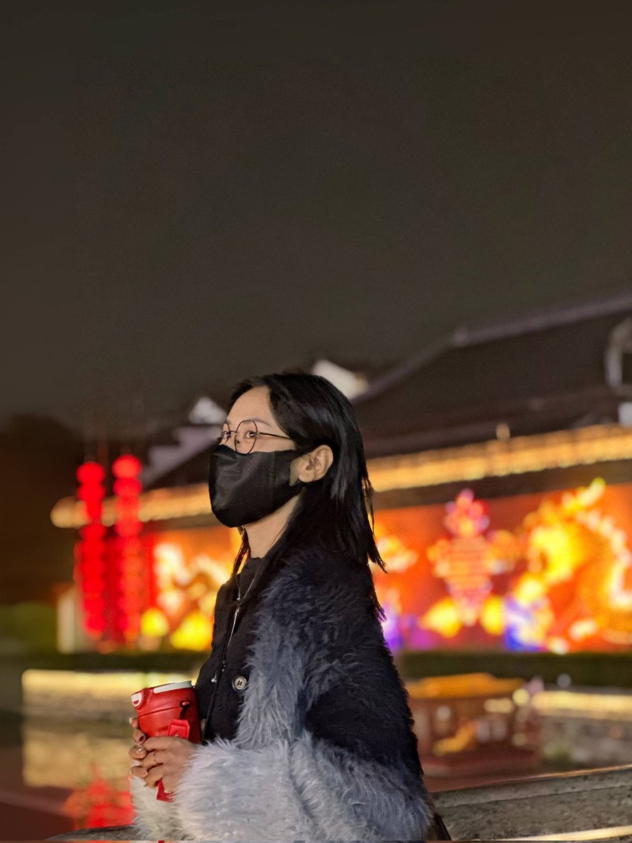 QueenaZhao_'s tweet photo. 深夜出现 https://t.co/ThNWH82xc8