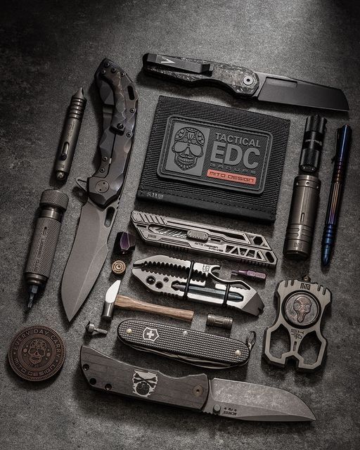 NatureExplorer_'s tweet image. Survival in the wild is an exhilarating challenge, testing resourcefulness and preparedness. Your lifelines in tough situations are the right gear and kits. This guide delves into the significance, types, and components of a well-prepared survival kit. play.google.com/store/apps/det…