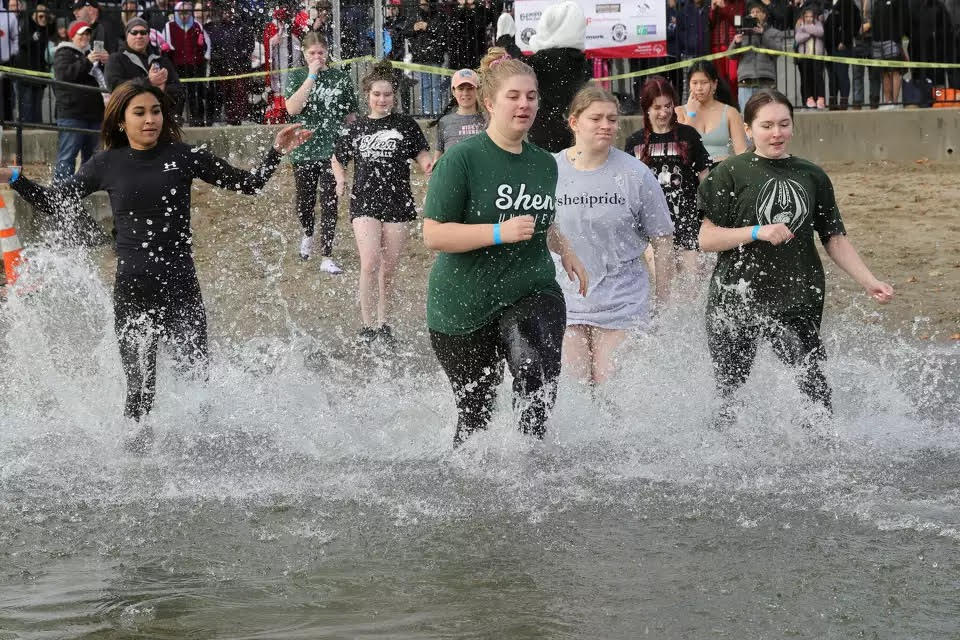 A great day for our Unified students supporting @SpecOlympicsNY at the annual Polar Plunge! @ShenAthletics @galadore