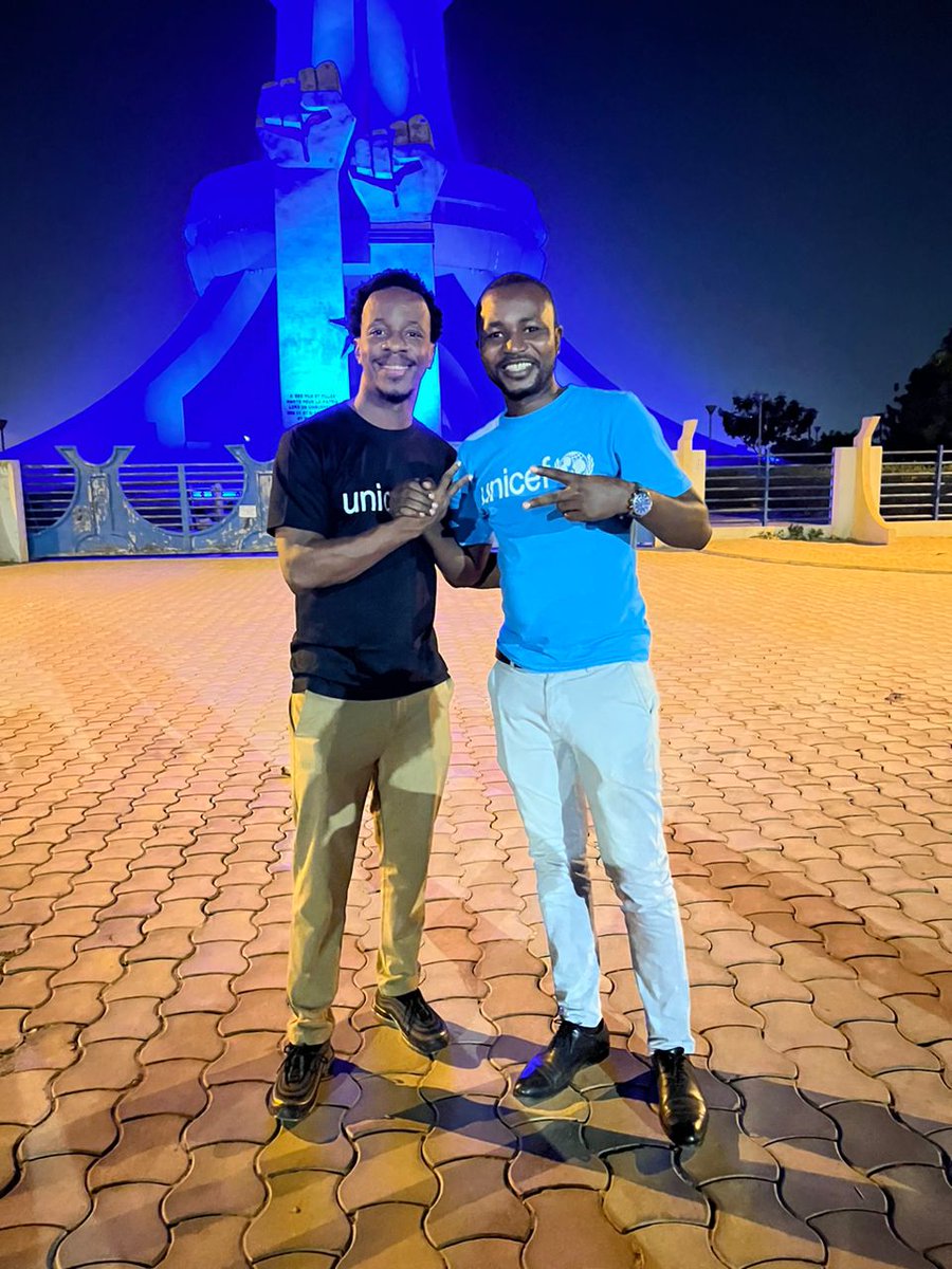 kyeric_freemind's tweet photo. #GoBleu Hier, le Mémorial aux héros nationaux (Ouagadougou), sous la voûte étoilée, s'est vêtu de bleu, célébrant la Journée mondiale de l'enfance. Une journée qui nous rappel notre devoir sacré, de veiller sur ces étoiles naissantes. https://t.co/voLZqIpMX7