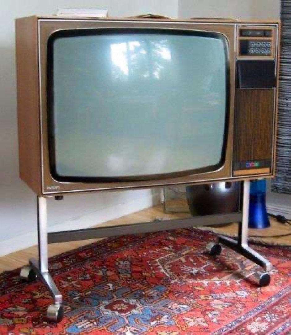 Happy World TV Day!

How many channels did you have as a kid

#wakethefunupwithrob @country89_1