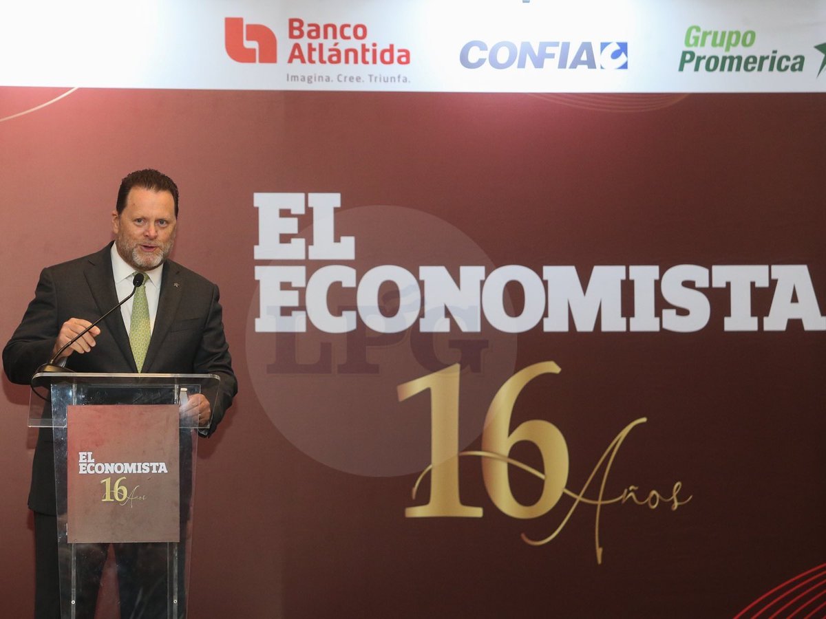 Eleconomistanet's tweet photo. #ElEconomista16años | Hoy se celebró el 16 aniversario de la revista El Economista.

El evento contó con la exposición de especialistas. Ramiro Ortiz Gurdian, director de Grupo Promerica Regional, fue el primer expositor.

Fotos: Julio Umaña y Luis Martínez. #ElSalvador https://t.co/qvVhmElzfr