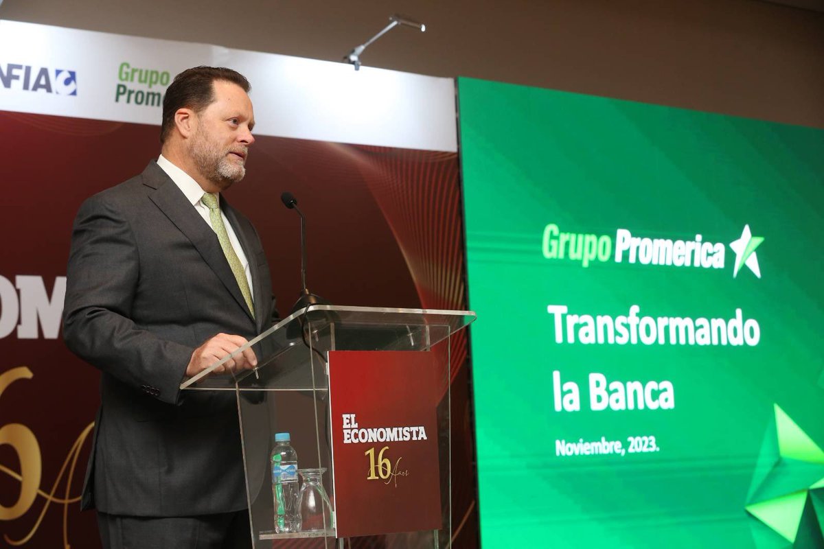Eleconomistanet's tweet photo. #ElEconomista16años | Hoy se celebró el 16 aniversario de la revista El Economista.

El evento contó con la exposición de especialistas. Ramiro Ortiz Gurdian, director de Grupo Promerica Regional, fue el primer expositor.

Fotos: Julio Umaña y Luis Martínez. #ElSalvador https://t.co/qvVhmElzfr