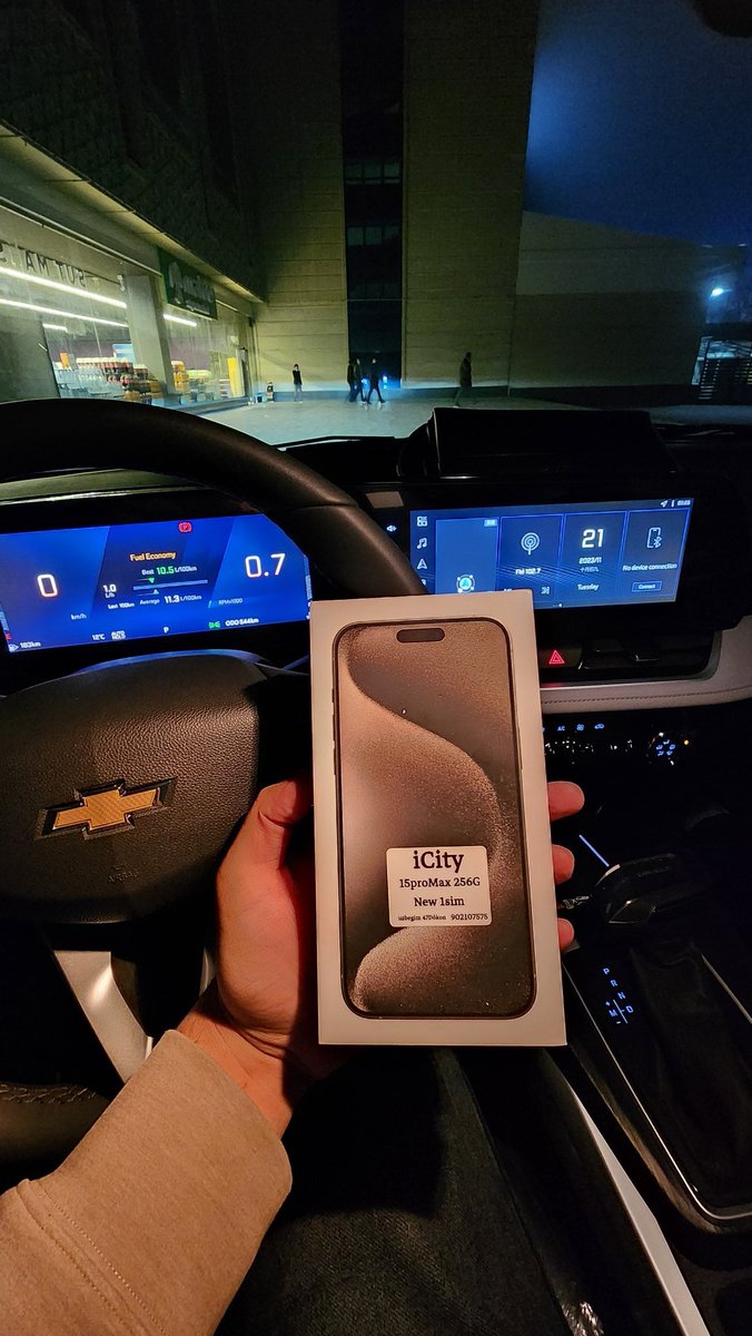 Tug'ulgan kuni kelmasa ham uni hursand qilgim keldi)