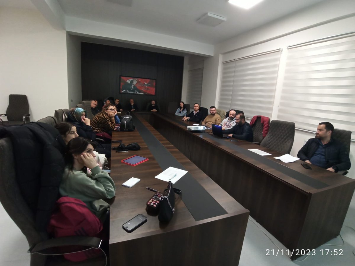 Müdürlüğümüz AR-GE Birimince yürütülen Öğretmen Akademileri kapsamında "Erasmus+ Genel Bilgilendirme ve Okul Eğitimi Semineri" İl MEM toplantı salonunda gerçekleştirildi.

<a href="/tcmeb/">Millî Eğitim Bakanlığı</a> <a href="/HuseyinKir64/">Hüseyin Kır</a>