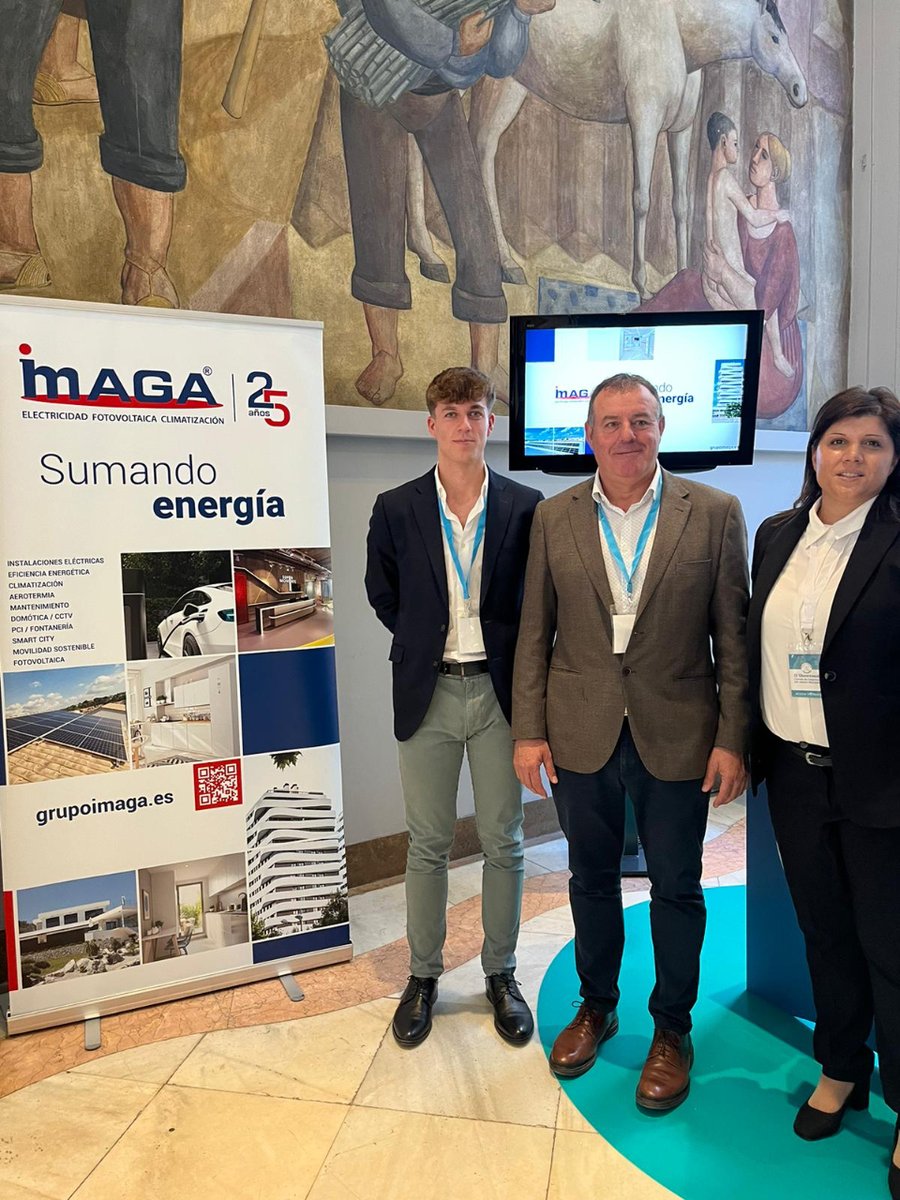 SiliconValen's tweet photo. 🏢 La semana pasada en el Showroom del @AteneoValencia junto a #IMAGA, socios de su Círculo de Empresas y nuestros colaboradores. @Jimena___Garcia, responsable comercial de #SiliconValen, presentó el #PanelSolar Toledo SV480 ☀️. ¡Gracias por la oportunidad!
#Renovables https://t.co/YbaufBgsqo