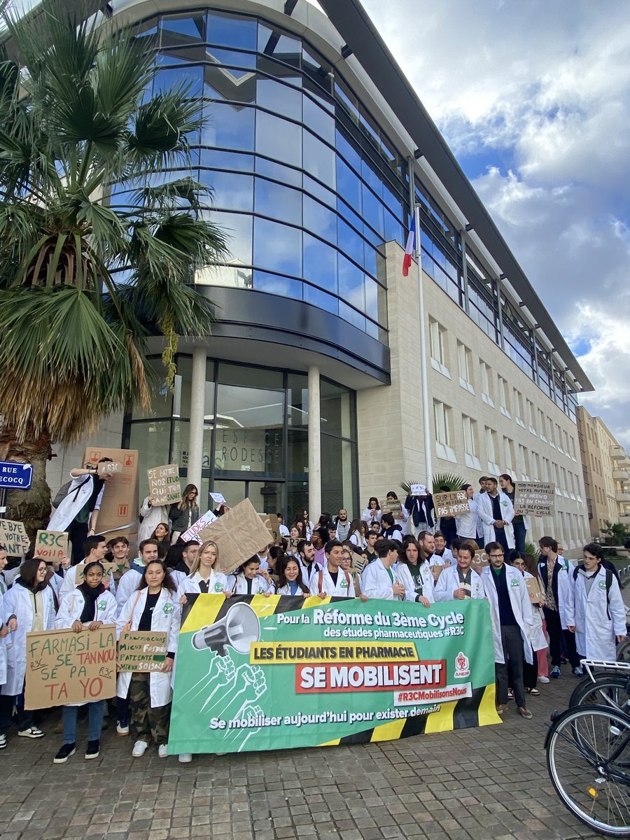AliliChtioui's tweet photo. 🚨 Bordeaux 🚨 s’est mobilisé aujourd’hui dans les rues pour proclamer les revendications de la #R3C , une réforme en suspens depuis 7 ans. 🗣️

Combien de temps devrons-nous encore attendre ? Quelle sera la prochaine étape ?

#R3CMobilisonsNous https://t.co/V2aECwrsgn