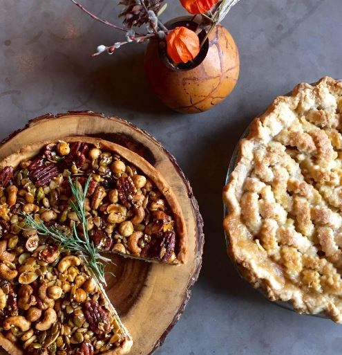 Still in need of dinner or pie for Thanksgiving? 🦃 Click the link in our bio to find Places to Order Pies and Where to Dine-In or Carry-Out on Thanksgiving.