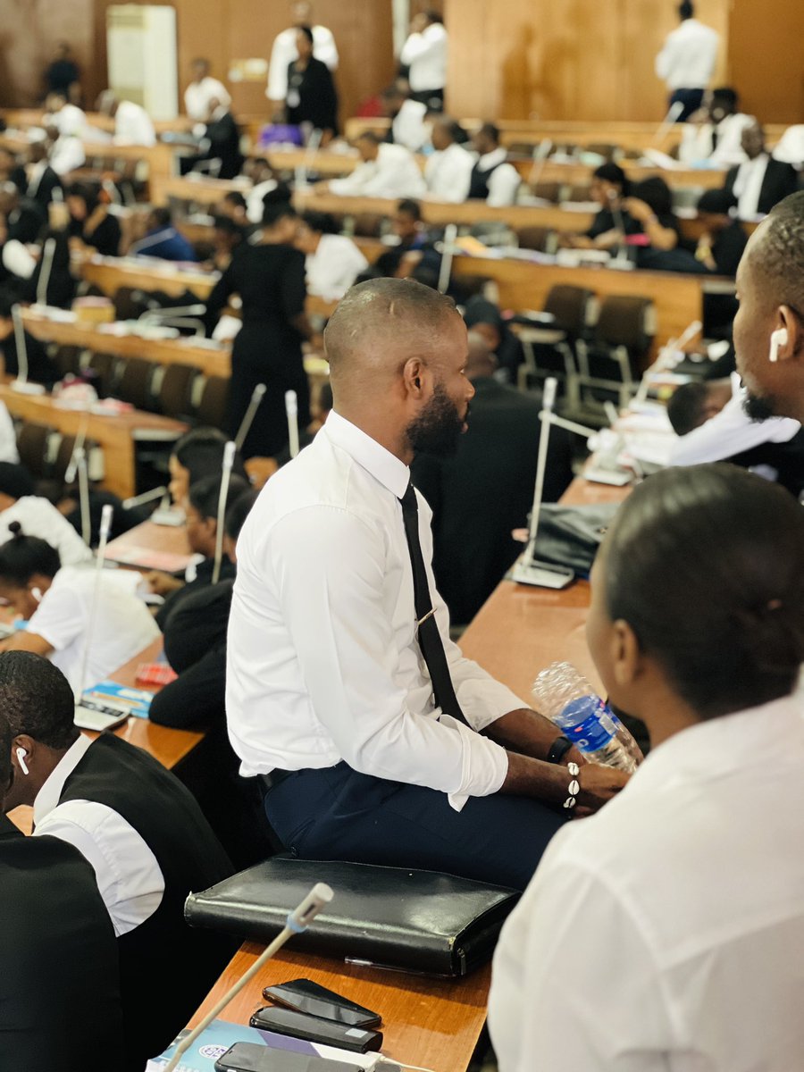 david_nzeakor's tweet photo. Over and out! ✌🏾 Nigerian Law School Lagos Campus. https://t.co/Qb28tLQuPI