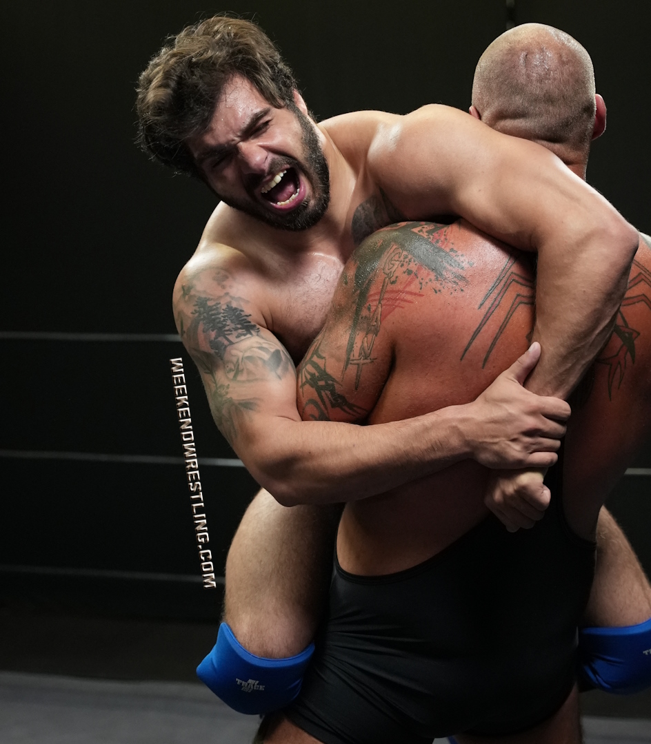 WeekendWrestli1's tweet photo. Brody endures an excruciating bearhug at the hands of the giant, VanGore - Tomorrow
#vangore #brodymerritt #wrestling #prowrestling #davidvsgoliath https://t.co/XdLlY37Yij