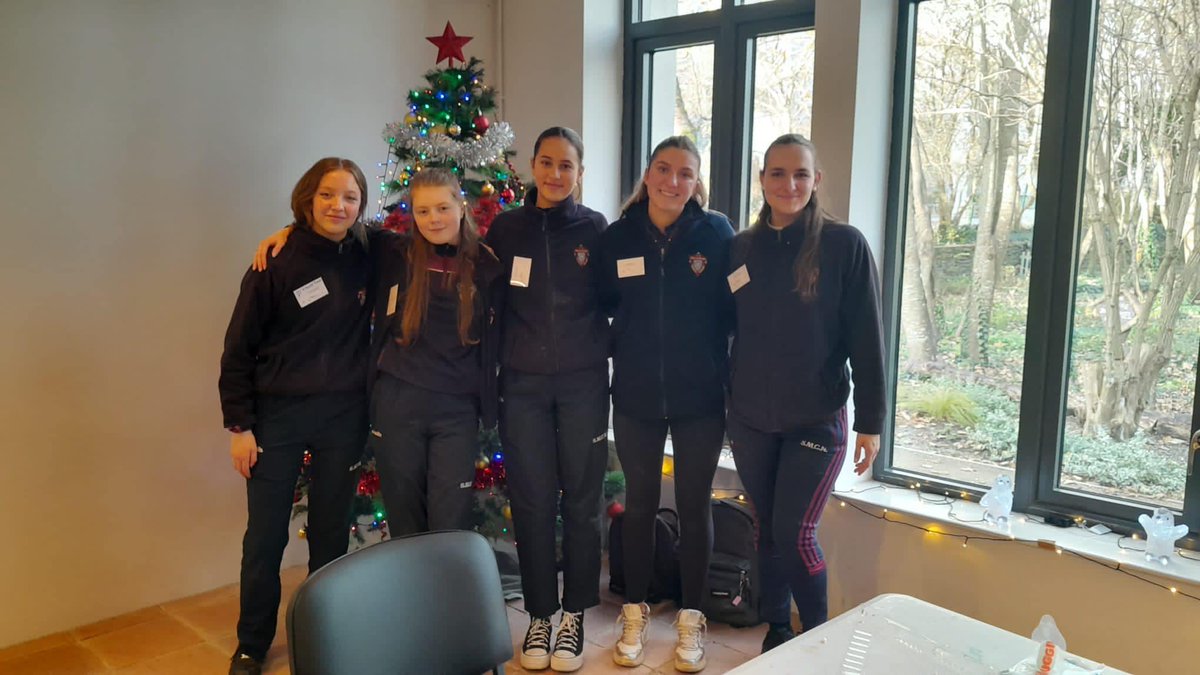 ty_naas's tweet photo. Today some of our TYs decorated gingerbread houses for ⁦@McAuley_Place⁩ in preparation for the festive season! We’re delighted to help! #community #christmasworkshop #TY https://t.co/AMN4FX07Hk