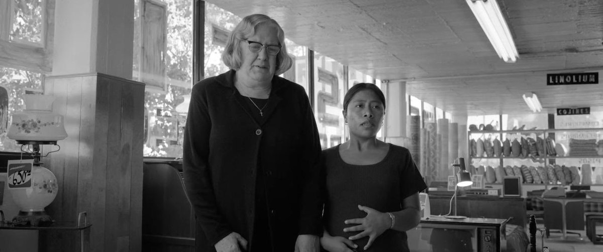 facultaddecine's tweet photo. “Estamos solas. No importa lo que te digan, siempre estamos solas".

#UnDíaComoHoy pero del 2018 se estrenaba "Roma" del director Alfonso Cuarón.

#FacultadDeCine #RomaMovie https://t.co/epZAF50540