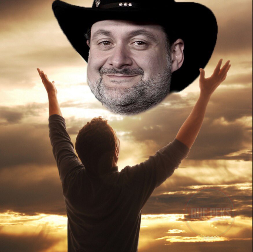 SombradeImperio's tweet photo. ¡BOMBAZO! 🔥🔥🔥 DAVE FILONI ha sido promovido a Chief Creative Office (CCO) de todo Lucasfilm. Así lo confirma Variety y el propio Filoni en entrevista. Tendrá absoluto control de TODO lo que produzca Star Wars en series y películas. ¿Pero que más significa? Abro hilo👇🧵#Filoni https://t.co/AhtF2Z2l2i