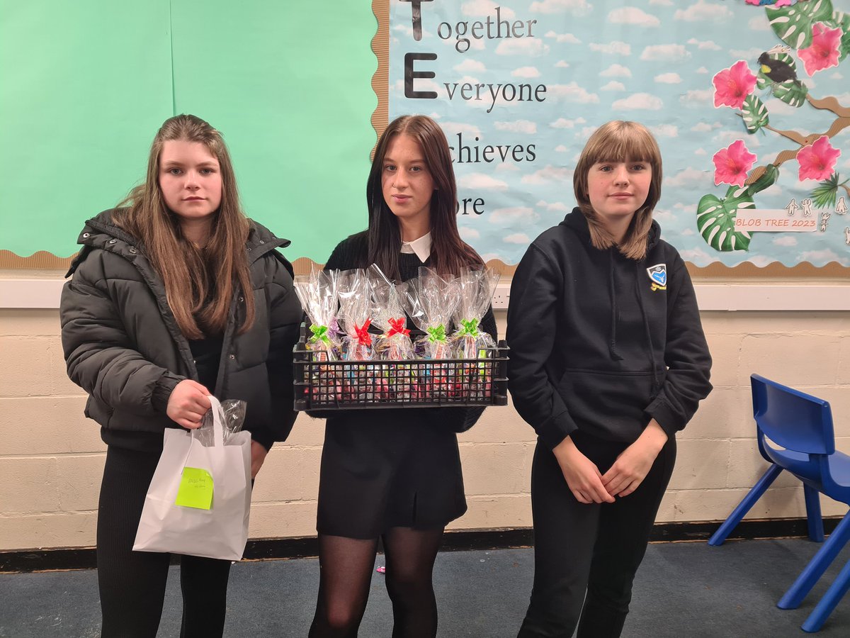 MonifiethT's tweet photo. PT Enterprise group are using their interpersonal customer service skills selling their beautiful santa sleighs to staff today. @MhsDyw @PrincesTrustSco @YouthScotland @CashForKidsTay https://t.co/2TTu8z2Pln