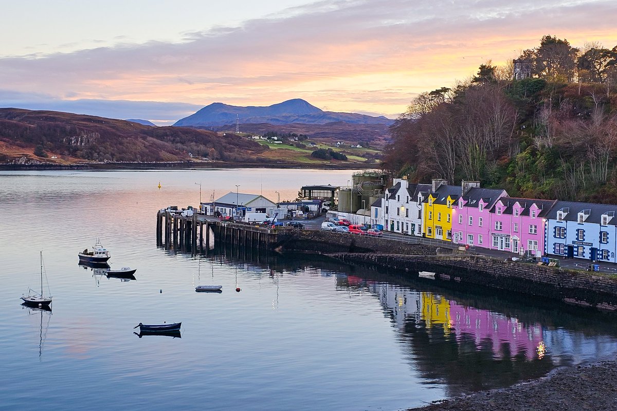 Emma McArdle | Ireland 🇮🇪 (@mcardlephoto) on Twitter photo Sunset at Portree, Isle of Skye 🏴
#Scotland #ThePhotoHour Sunset at Portree, Isle of Skye 🏴
#Scotland #ThePhotoHour