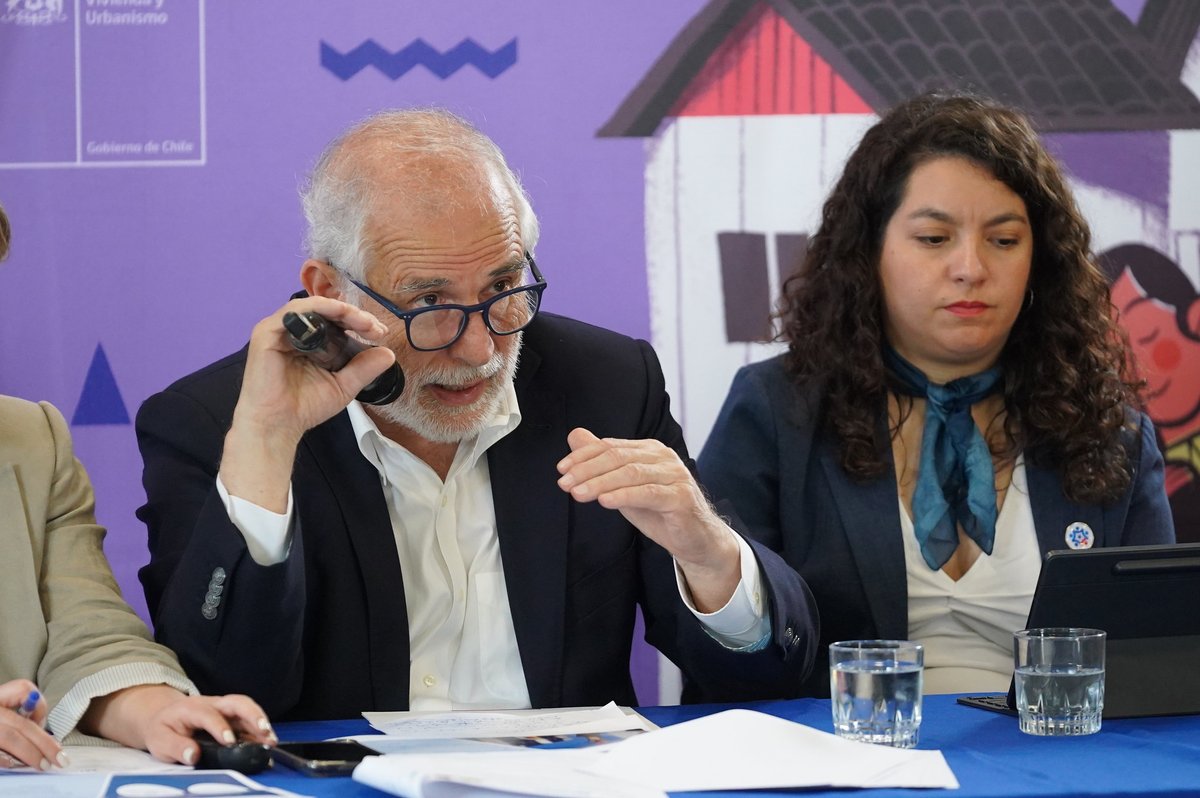 subsevalusocial's tweet photo. Esta mañana, en la comuna de Independencia, presentamos los resultados del módulo de Vivienda de la encuesta #Casen2022 que midió, entre otros indicadores, los déficits cuantitativos y cualitativos de viviendas en el país 🏡 https://t.co/GoNW8q1UHE
