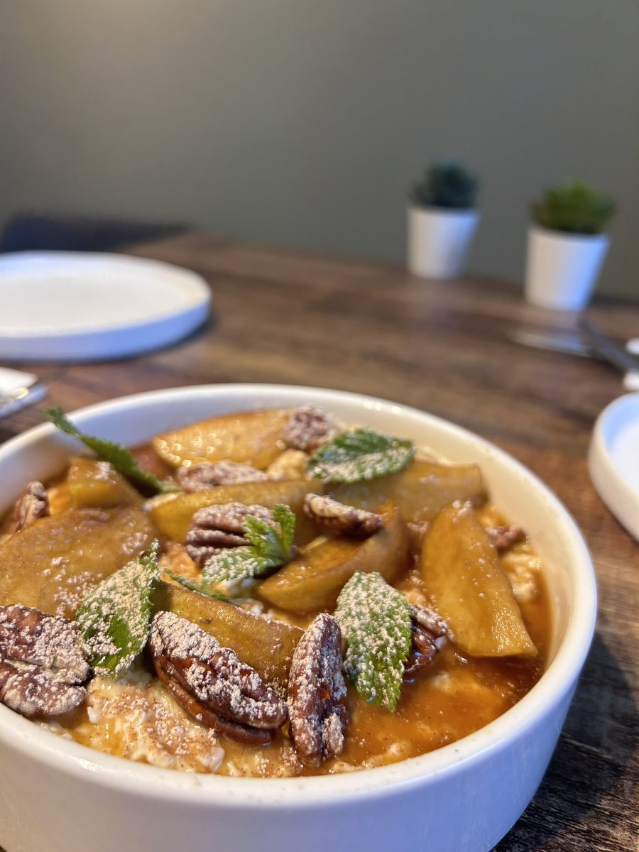 Overnight oats, caramelised apples, toasted pecans &amp; cinnamon. 
.
.
#serendipity #glasgow #brunch #westend #gwr #greatwestenroad #fresh #westend #breakfast #lunch