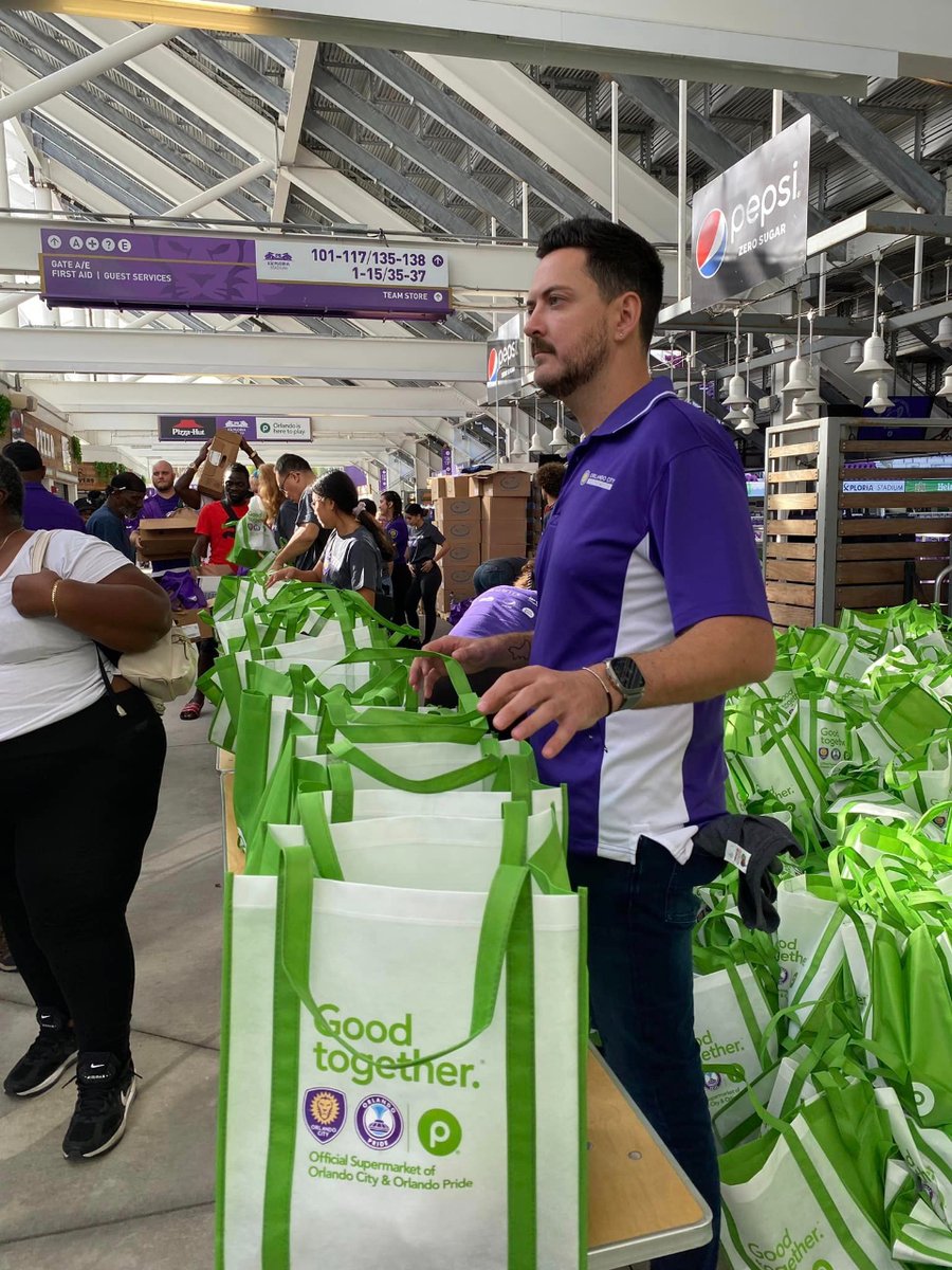 Thanksgiving is a time for gratitude, fellowship, and family, and there's no better expression of that spirit than giving back to our community with the help of <a href="/Publix/">Publix</a>!