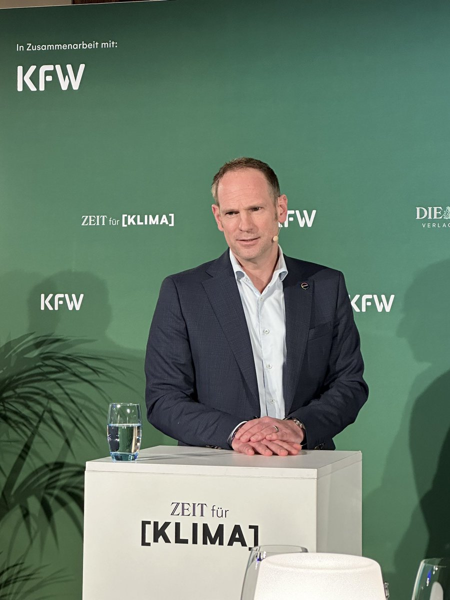 Dr. Thorsten Dreier, Chief Technology Officer und Member of the Board of Management bei @CovestroDE, teilt nun seine Ideen zum Thema Kreislaufwirtschaft. 🌿

#ZEITfürKlima @DIEZEIT @zeitfuerx