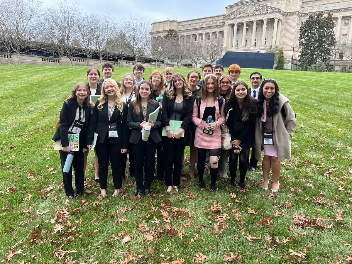 mrobville's tweet photo. Murray High participated in the KYA Conference held at the Crowne Plaza Hotel in Louisville 11/19-21. The group was recognized as a Premier Delegation . #murrayschools #emulate #speechanddebate #kya https://t.co/KQuyIJl7RP